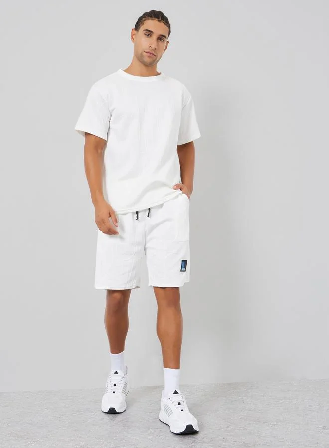 ستايلي طقم منسق من تيشيرت و شورت بنسيج